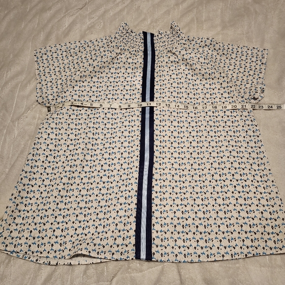 Collection Cezele sz L large smocked neckline contrast stripe floral blouse - Picture 5 of 5